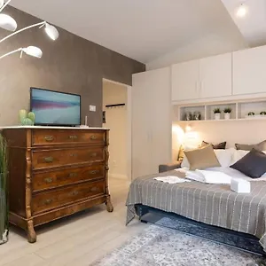 Nido Apartment